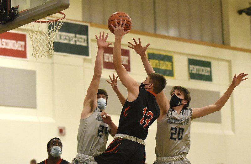 Ipswich tops Manchester Essex, advances to Baker title game